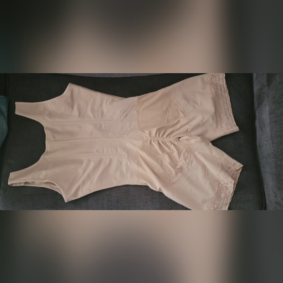 Body Shaper NEVER used - Picture 2 of 12